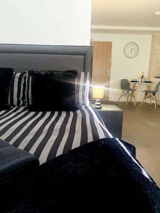 #215 1 Bed Serviced Apartment Дерби Экстерьер фото