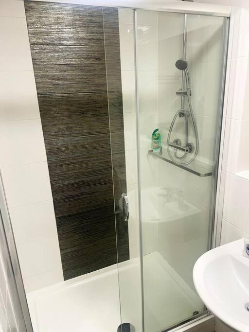 #215 1 Bed Serviced Apartment Дерби Экстерьер фото