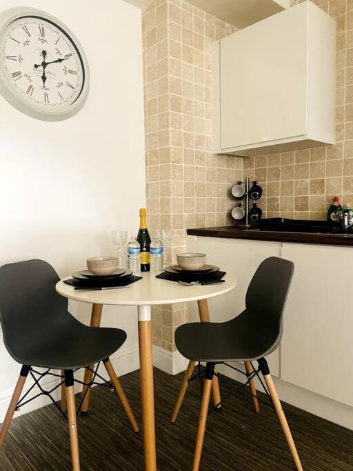 #215 1 Bed Serviced Apartment Дерби Экстерьер фото