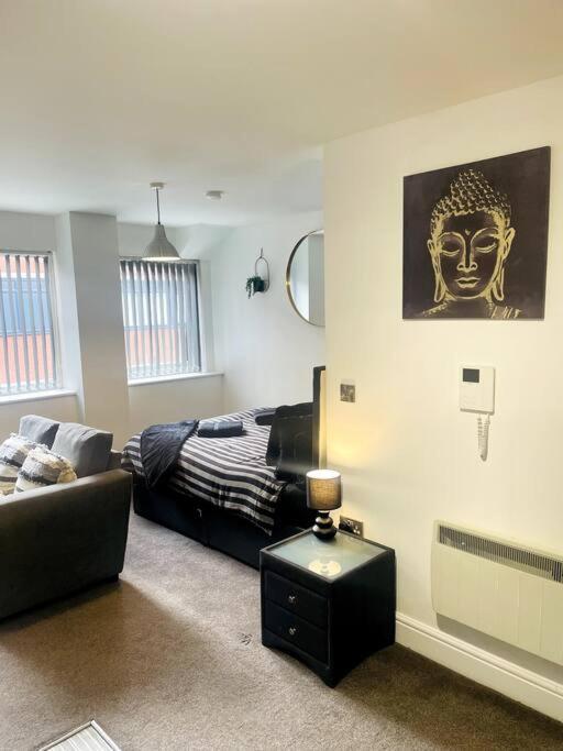 #215 1 Bed Serviced Apartment Дерби Экстерьер фото